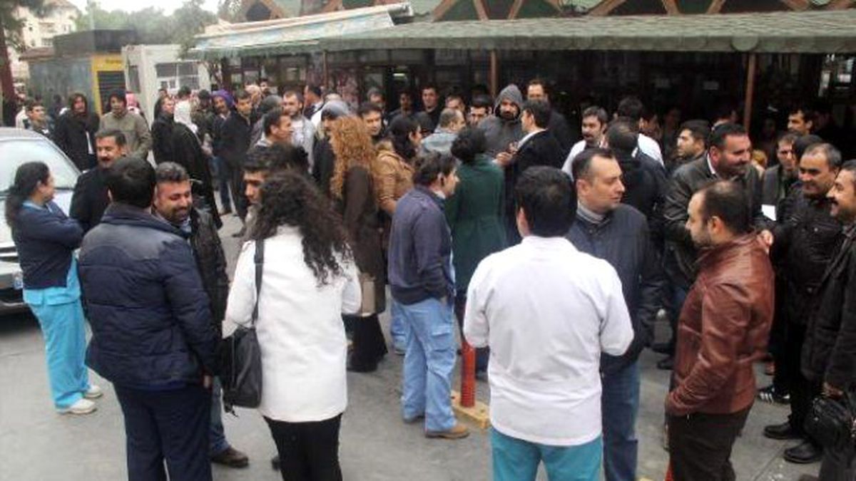 Şanlıurfa\'da Asistan Hekimlerden Eylem