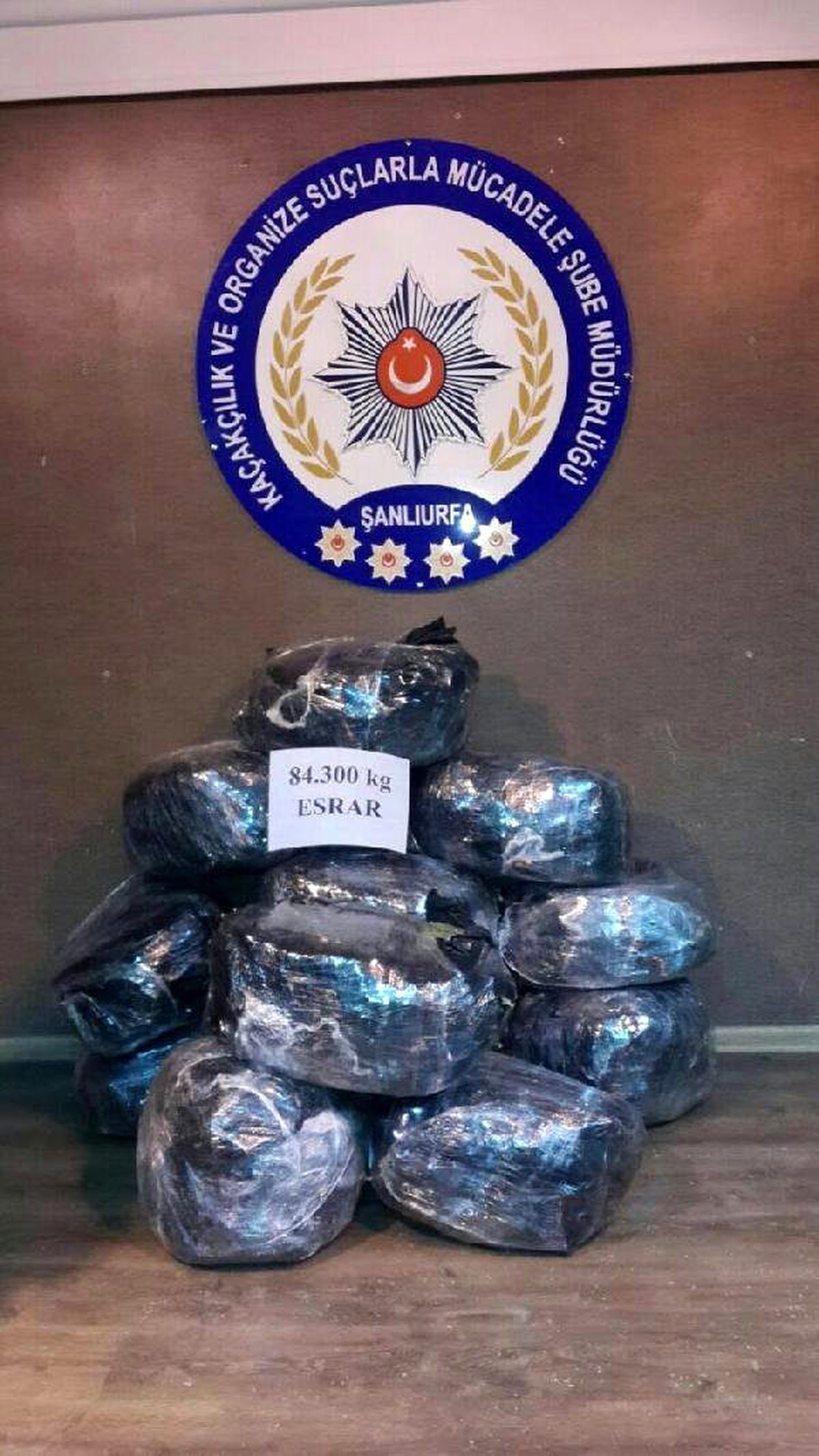 Şanlıurfa\'da Kamyonette 84 Kilo Esrara 3 Gözaltı