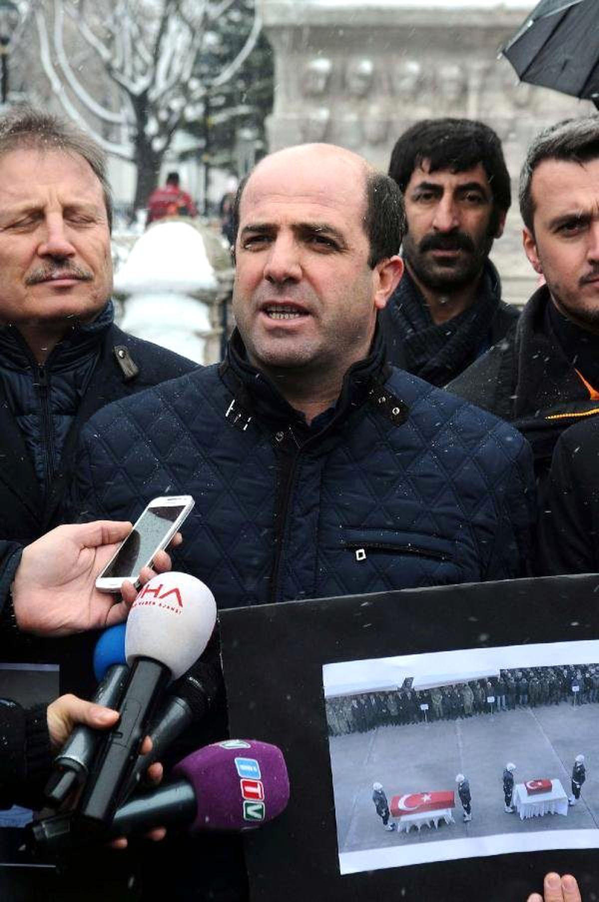 Sultanahmet\'te Ölenleri Andılar, Bildiriyi Protesto Ettiler