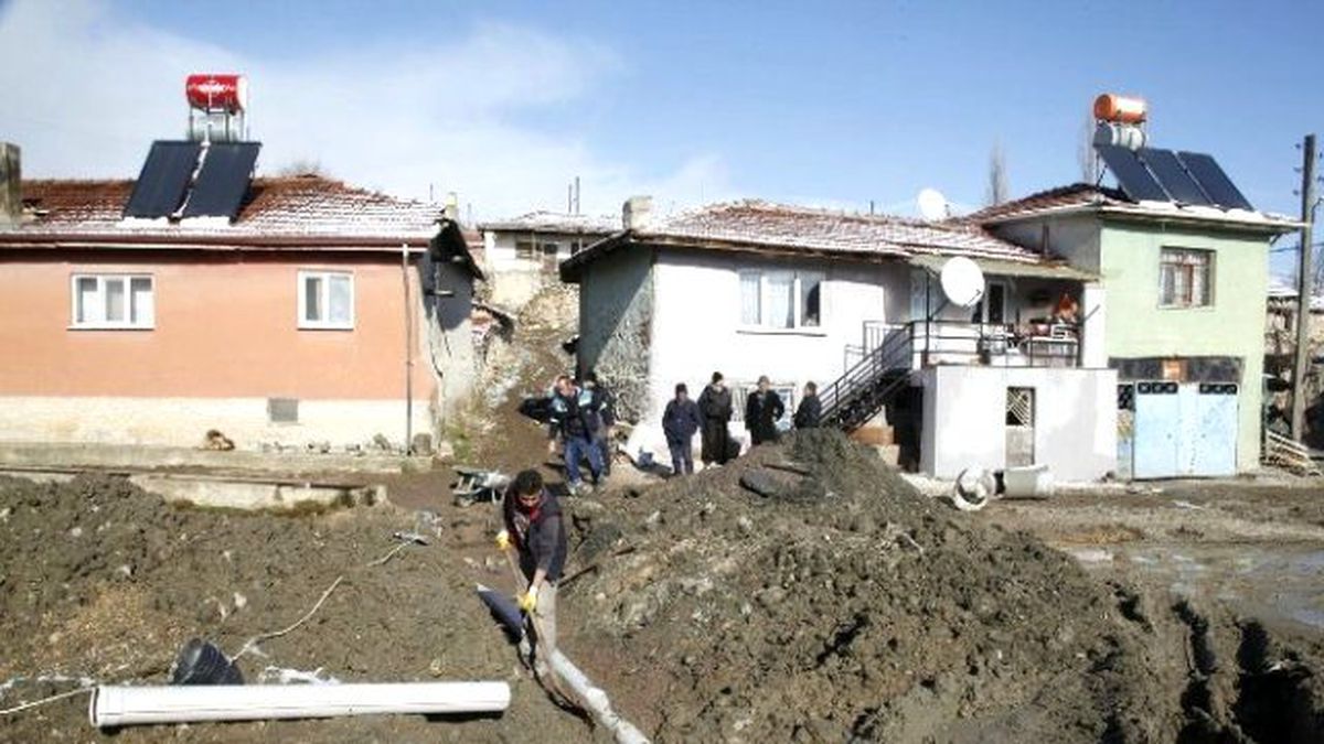 Süpren Mahallesi Çamurdan Kurtarıldı