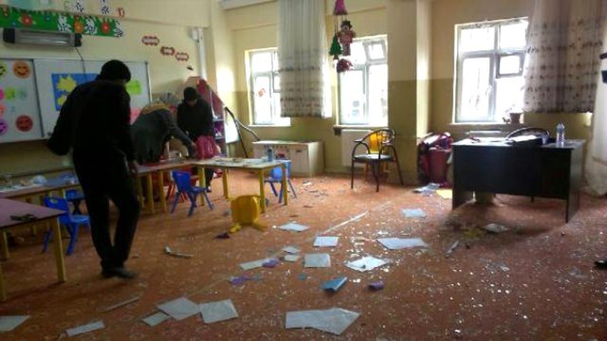 Suriye\'den Atılan Katyuşa Füzesi Okulun Bahçesine Düştü: 1 Ölü, 1 Yaralı (2)