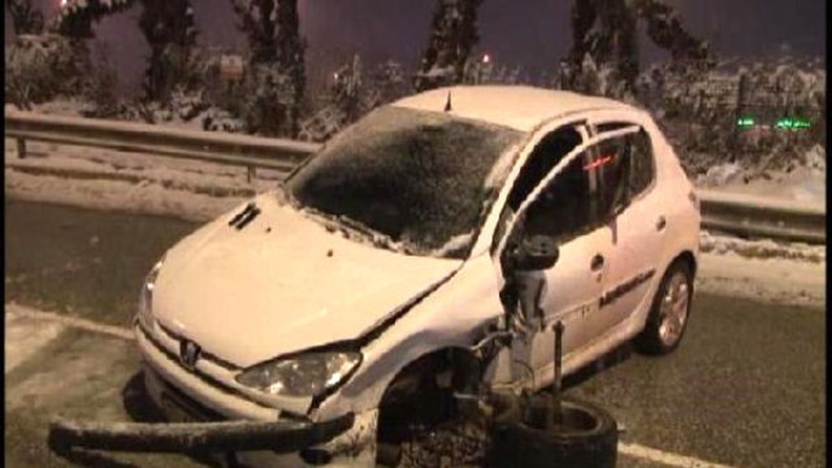 Tem Yan Yolda İki Araç Kafa Kafaya Çarpıştı: 1 Yaralı...