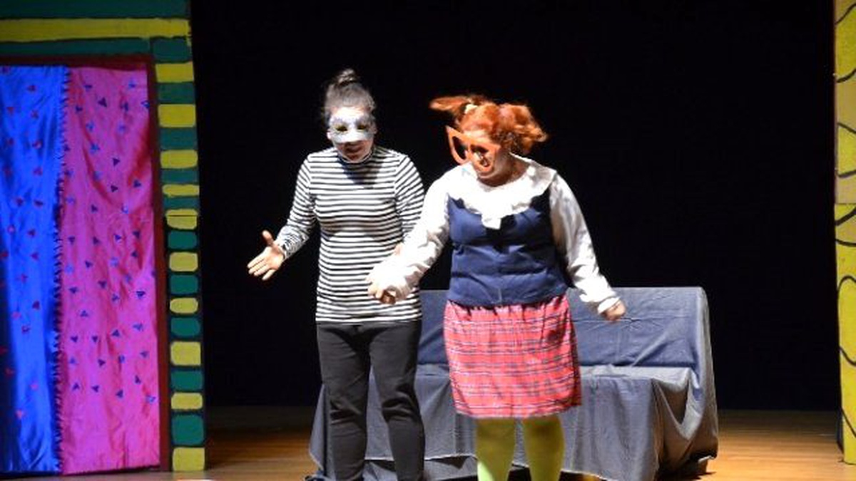 Tiyatro Günleri\'nde Moliere\'in "Cimri"Si Minikler İçin Sahne Aldı