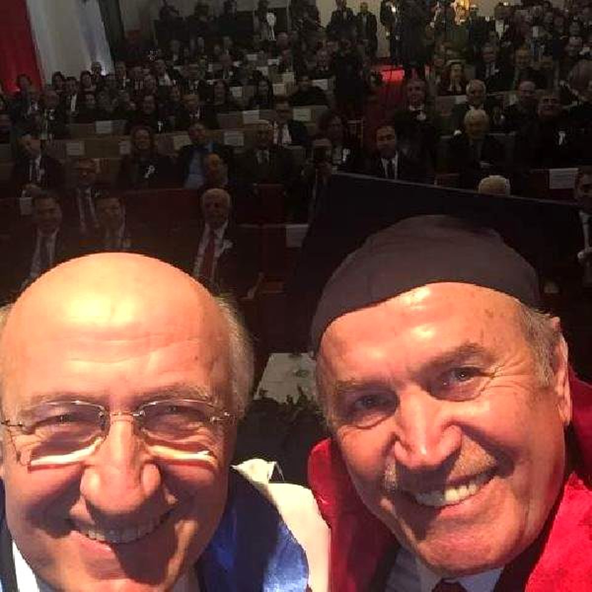 Topbaş\'tan \'Fahri Doktora\' Selfie\'si