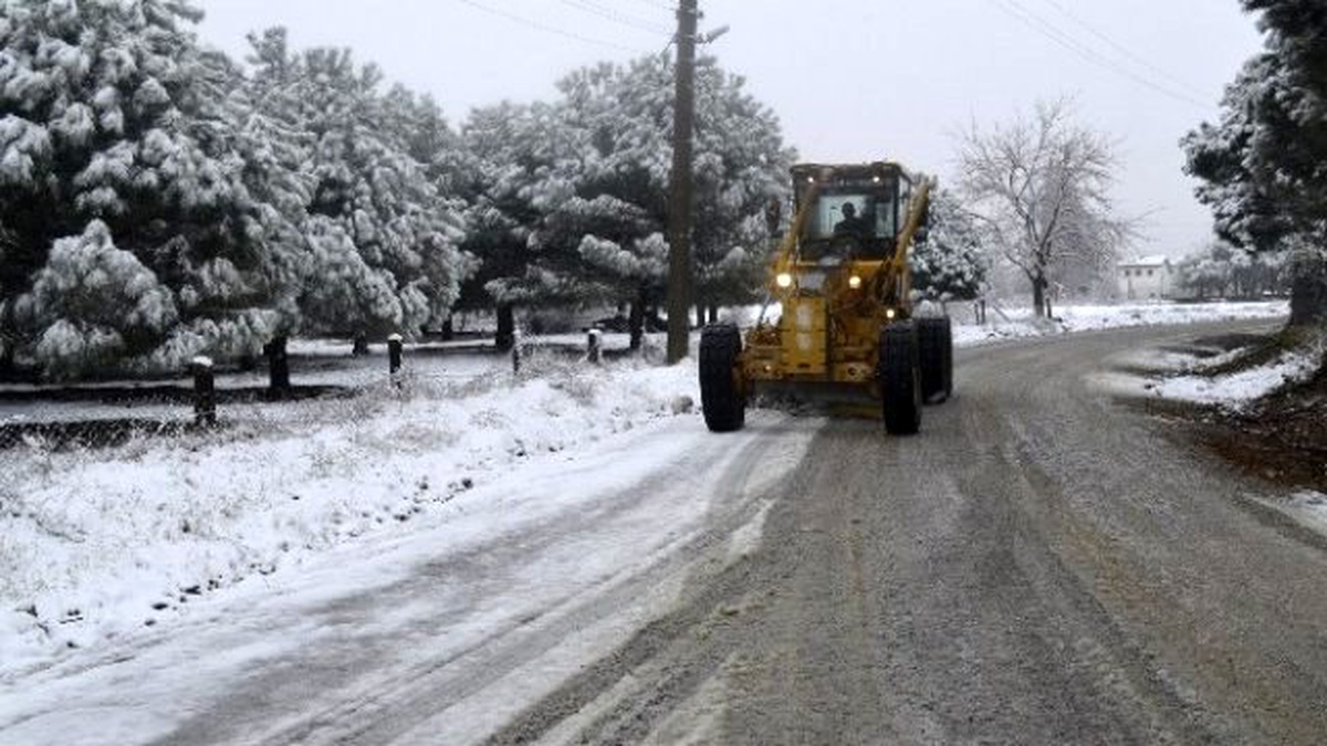 Tüm Yollar Kar Mesaisiyle Kontrol Altında