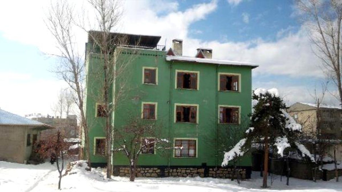 Van\'da Polis Aracına Saldırı Yapıldı, 20 Ev Hasar Gördü