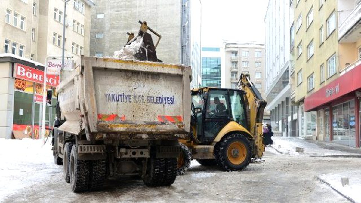Yakutiye Belediyesi\'nden Kar Çalışması