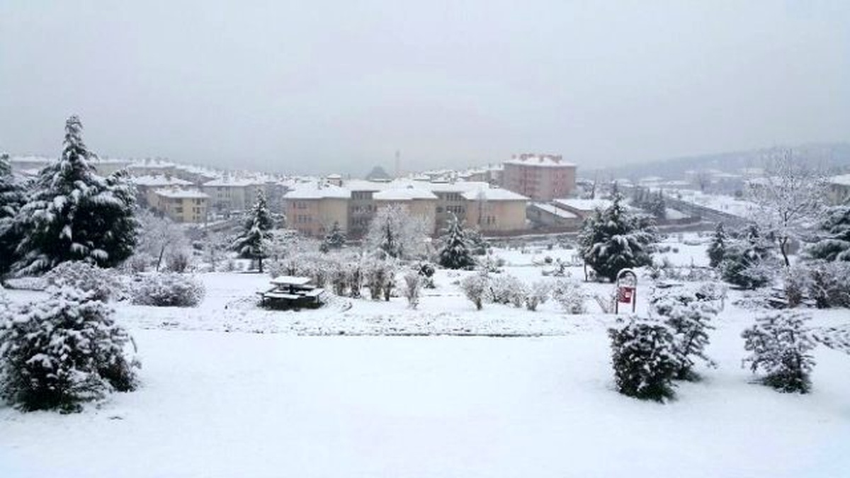 Yüksek Kesimler Beyaza Büründü