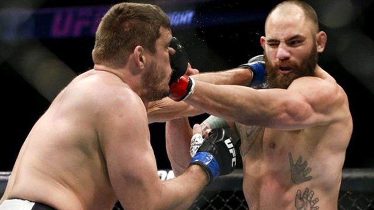 Yumruk Gözünde Patladı, Suratı Tanınmayacak Hale Geldi