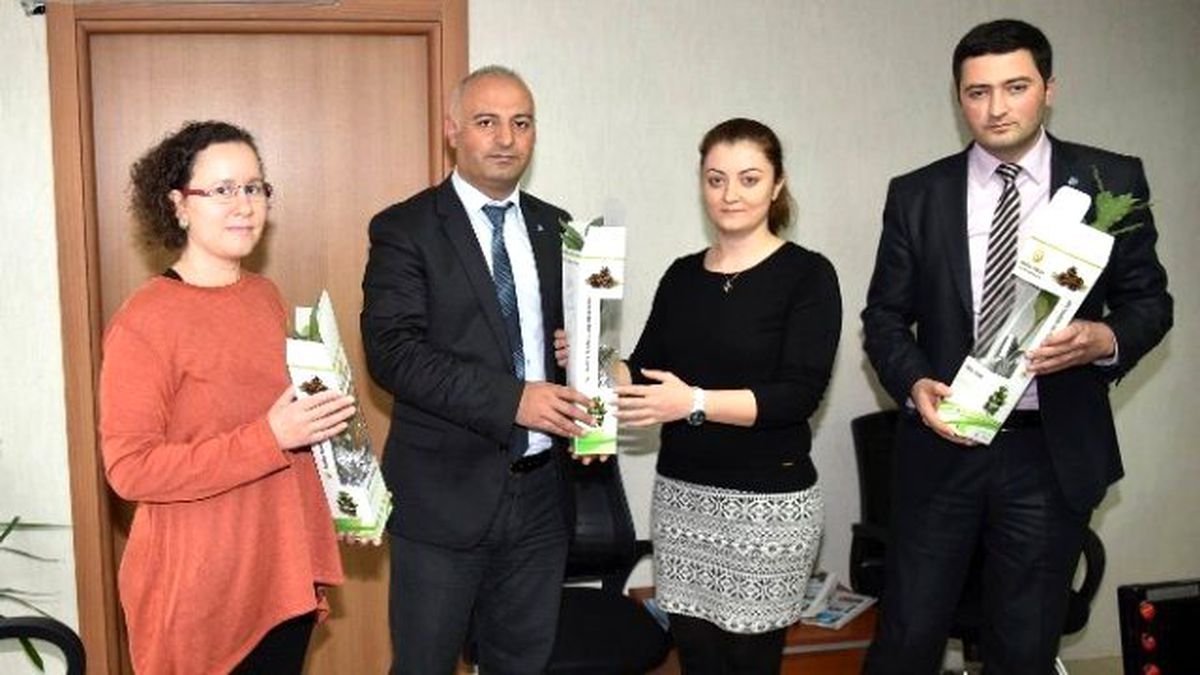 Yunusemre\'den Konuşmacılara Fidan