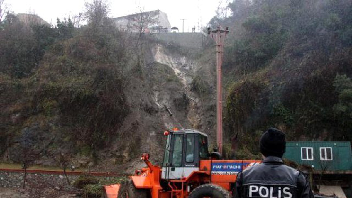 Zonguldak\'ta Terminal Otoparkında Heyelan