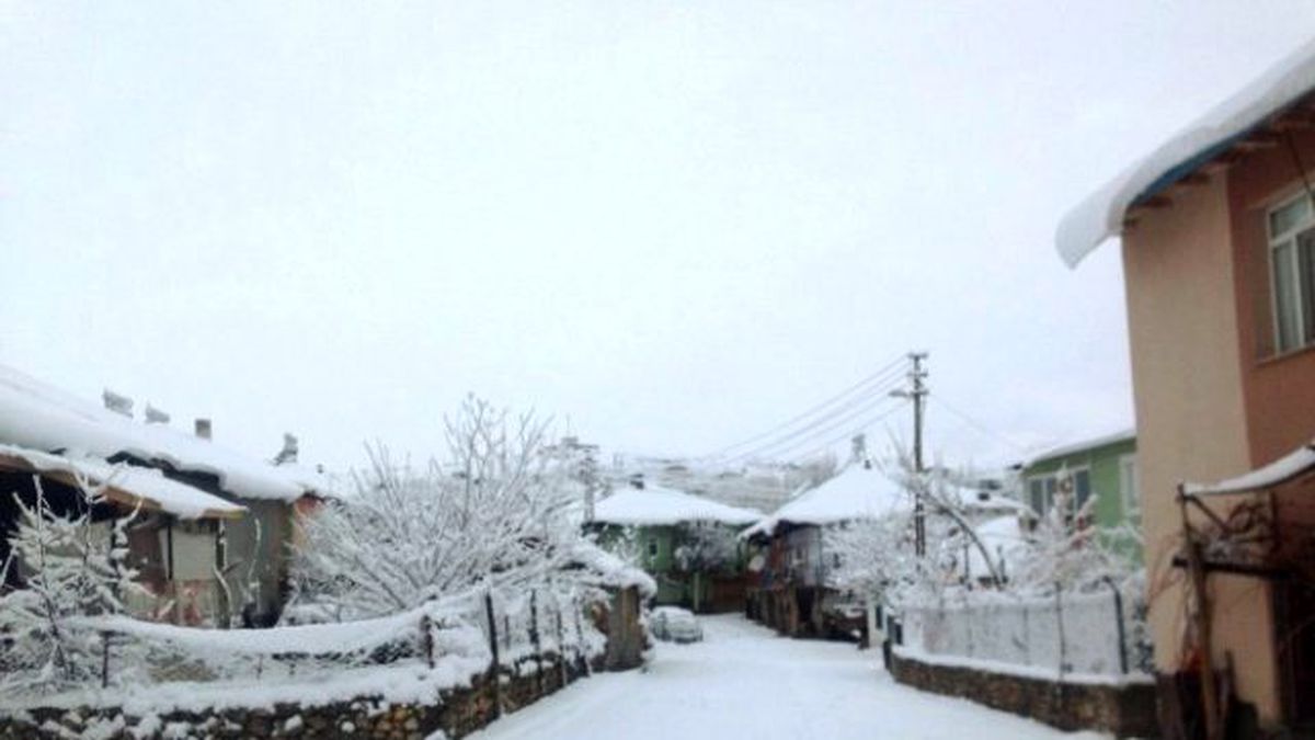 Adana\'nın Kuzey İlçesinde Kar Esareti