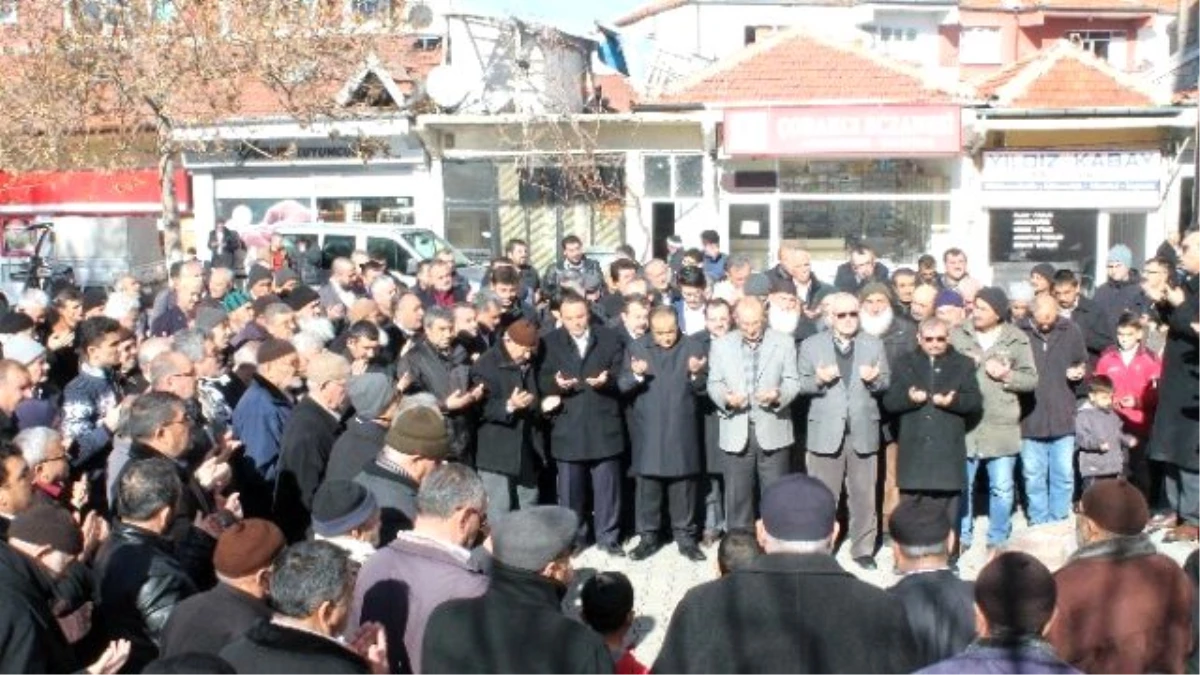 Ak Heyet Umreye Gidenleri Uğurladı