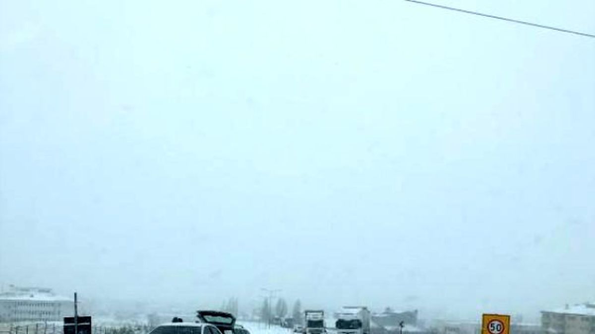 Aksaray\'da Ulaşıma Kar Engeli