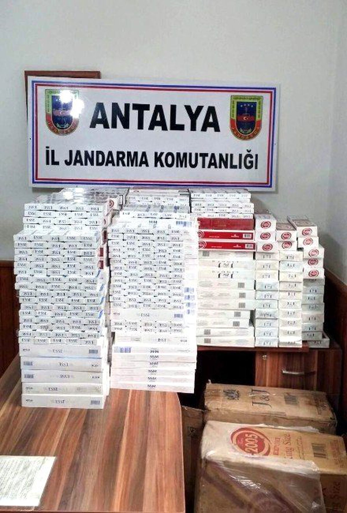 Alanya\'da 5 Bin Paket Kaçak Sigara Ele Geçirildi