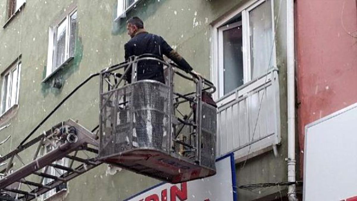 Annesini Bıçakla Öldüren Şizofren, Film Gibi Operasyonla Yakalandı