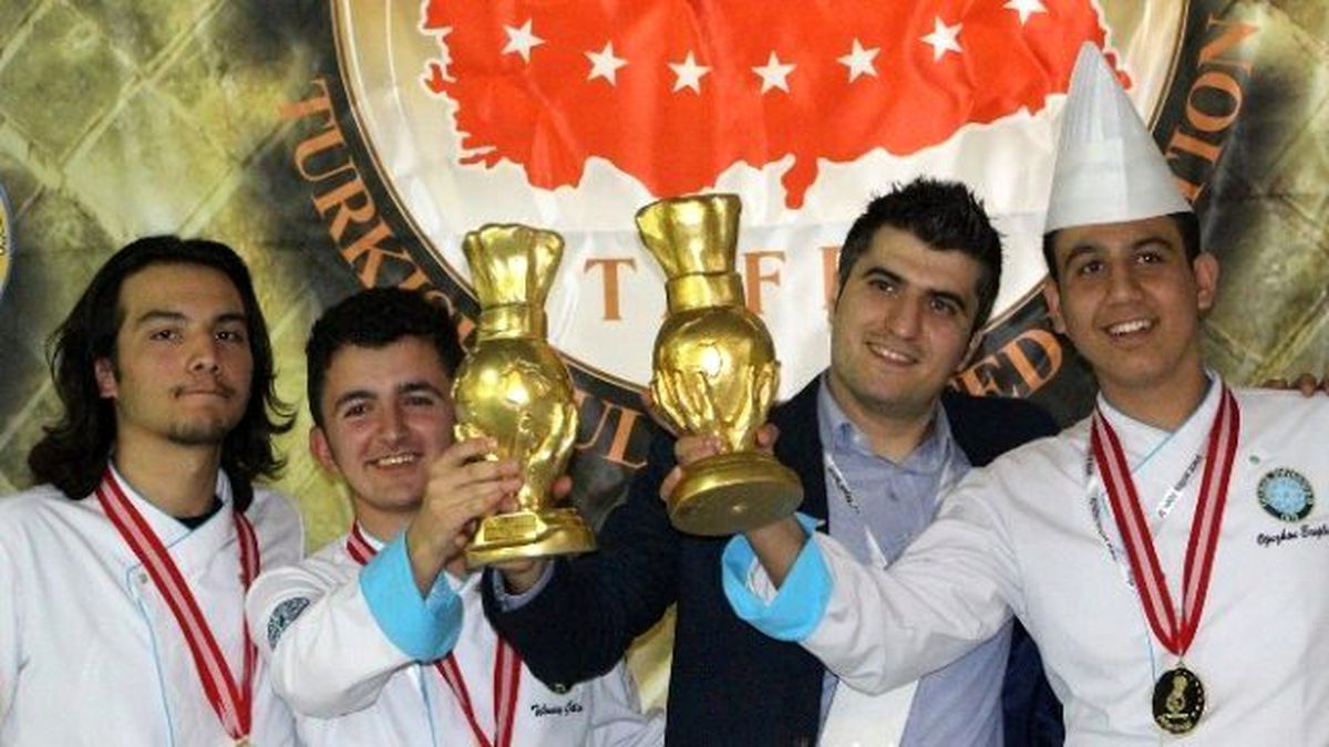 Aşçılık Öğrencileri Başarıdan Başarıya Koşuyor