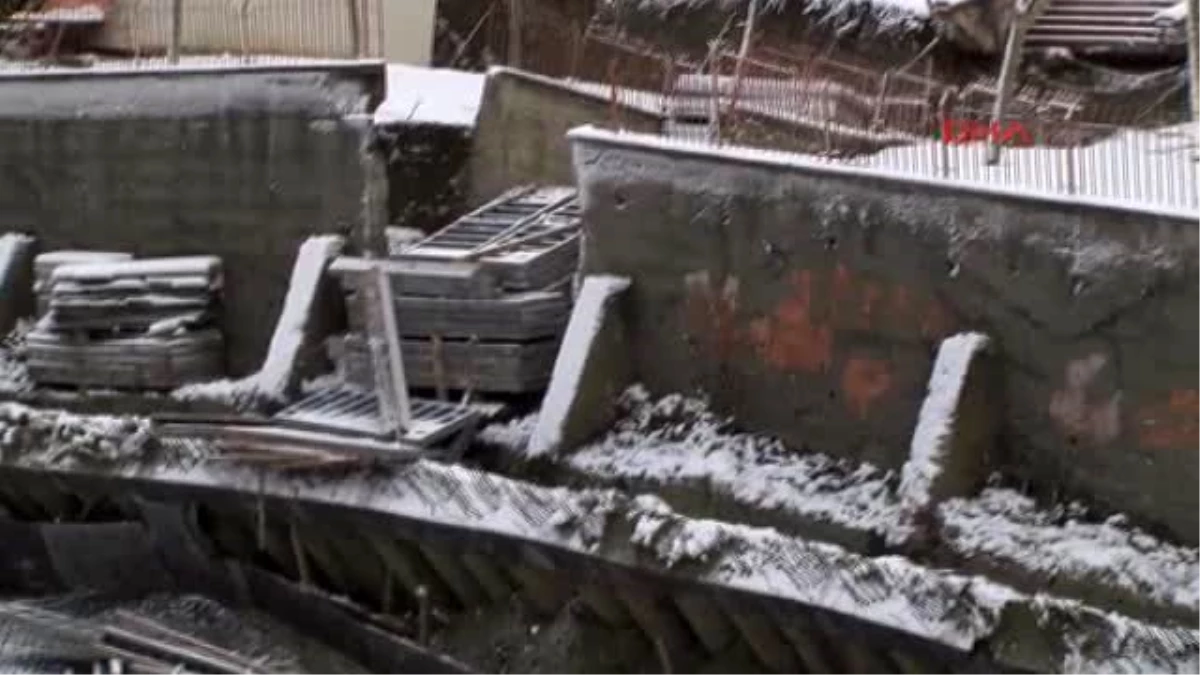 Bahçelievler\'de Okul İnşaatında Toprak Kayması: 7 Bina Boşaltıldı