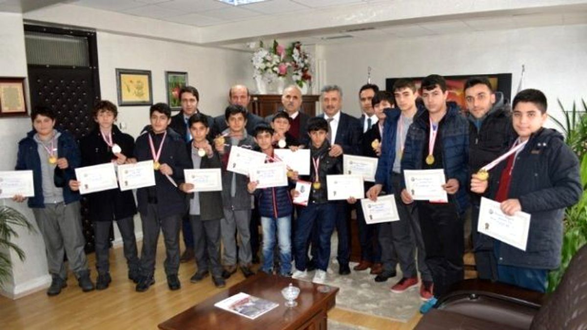Başarılı Öğrencilerden Arslan\'a Ziyaret