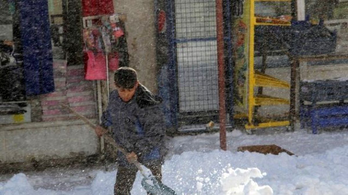 Başkale\'de 63 Mahalle Yolu Ulaşıma Kapandı