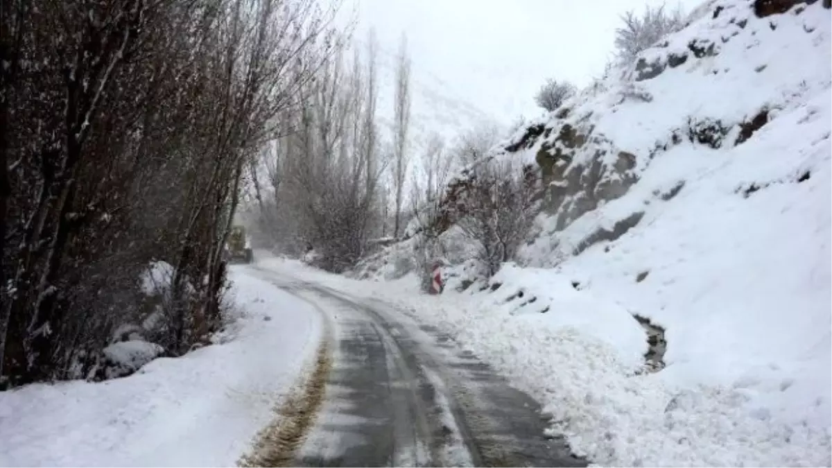 Büyükşehir Belediyesi, Karla Mücadeleye Devam Ediyor