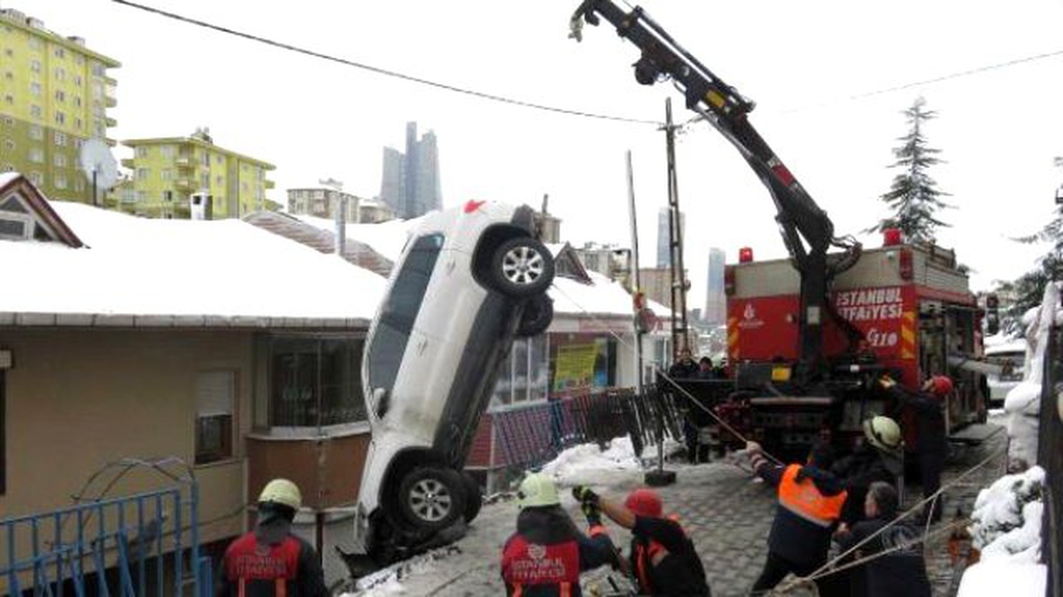 Buzlu Yol Kazası Ucuz Atlatıldı