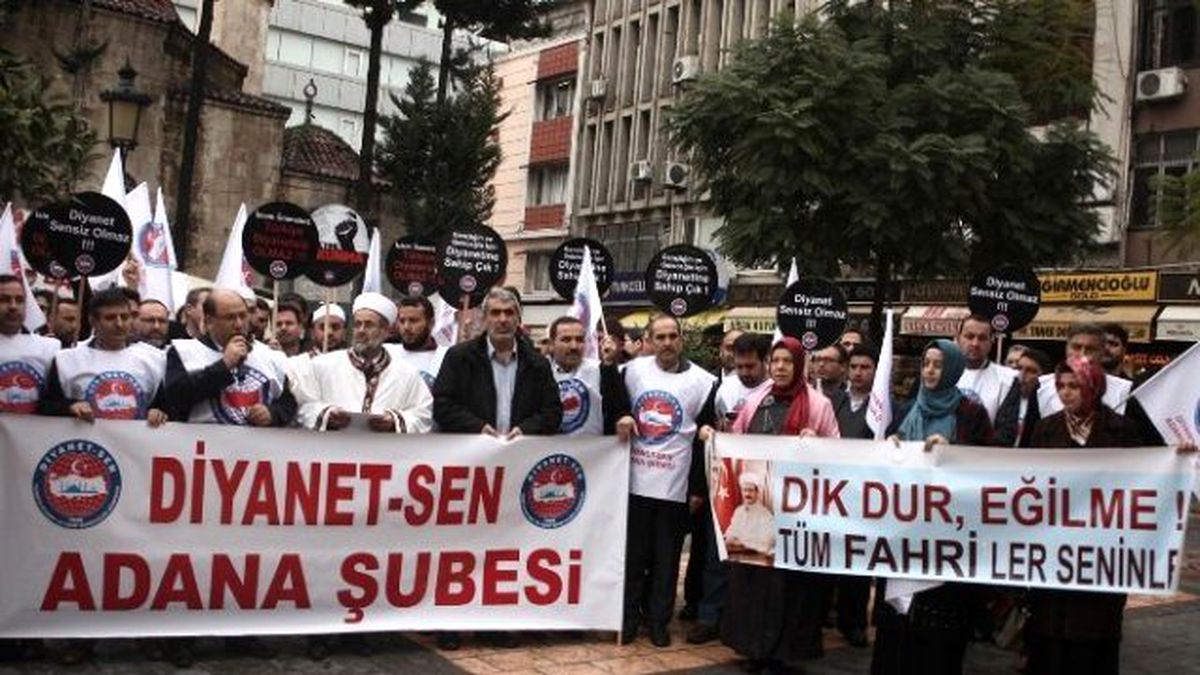 Din Görevlileri Meydanlara İndi