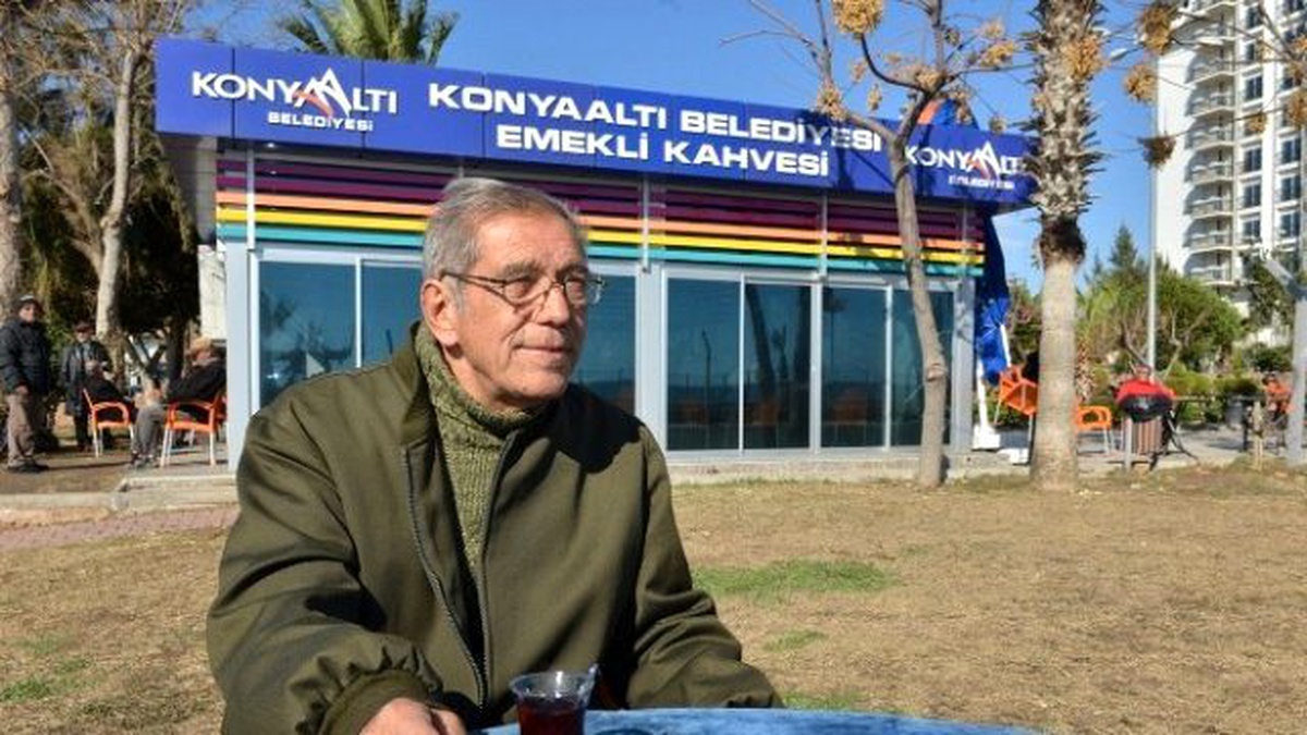 Emekliler, Konyaaltı Emekli Kahvesi\'nden Memnun