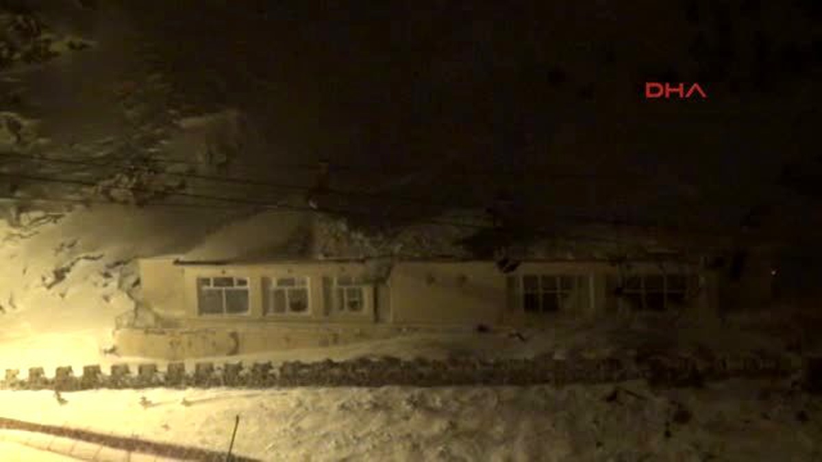 Erzurum-Palandöken Jandarma Karakoluna Çığ Düştü: 1 Asker Yaralı