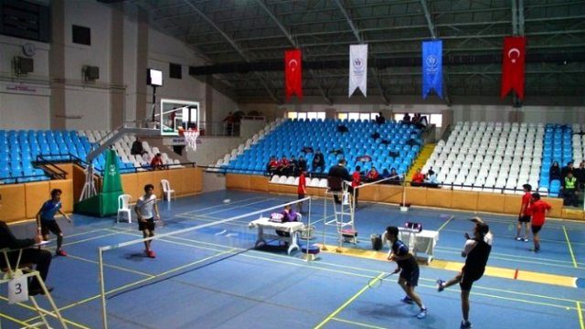 Gençler Badminton Grup Müsabakaları Erzincan\'da Başladı