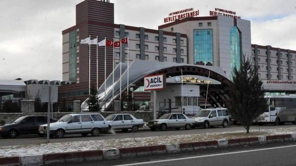 Hastane Önünün Otoparka Dönmesine Vatandaş İsyan Etti