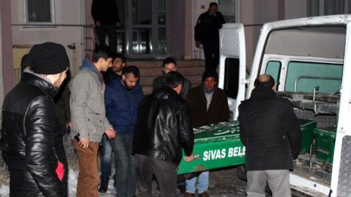 İki Çocuk Annesi Kendini Doğalgaz Borusuna Astı