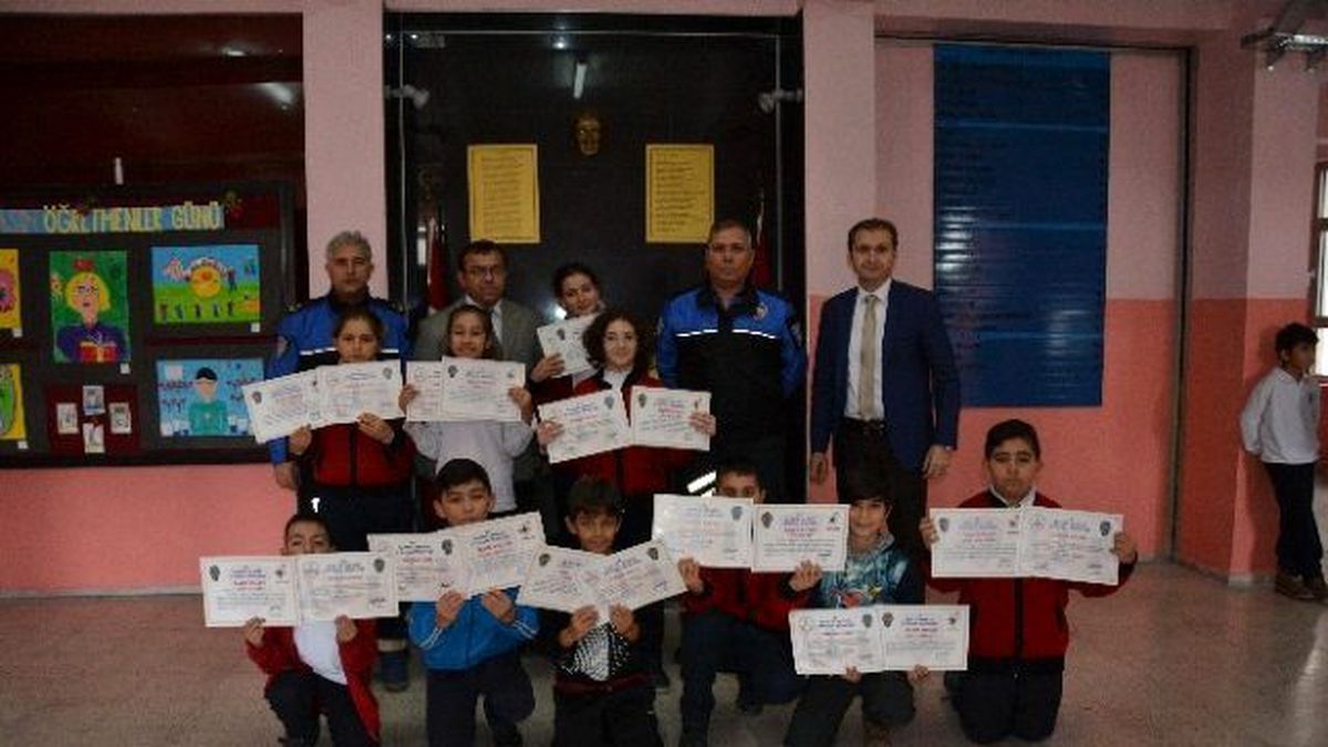 İMKB Öğrencileri Belgelerini Aldı