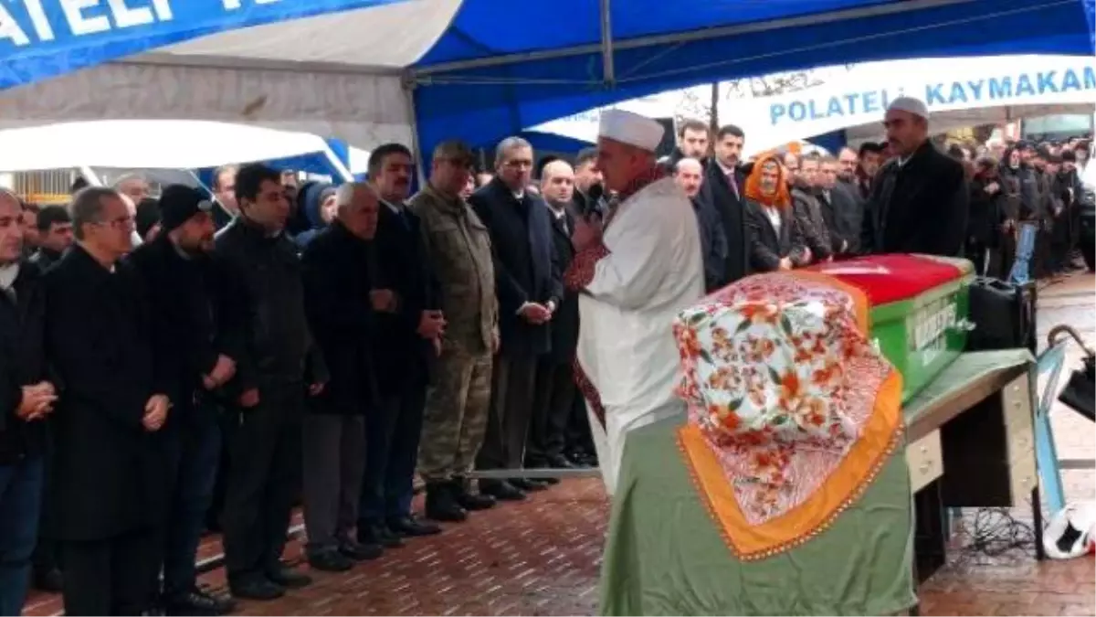 Işid\'in Okula Attığı Roketle Ölen Hizmetli Toprağa Verildi