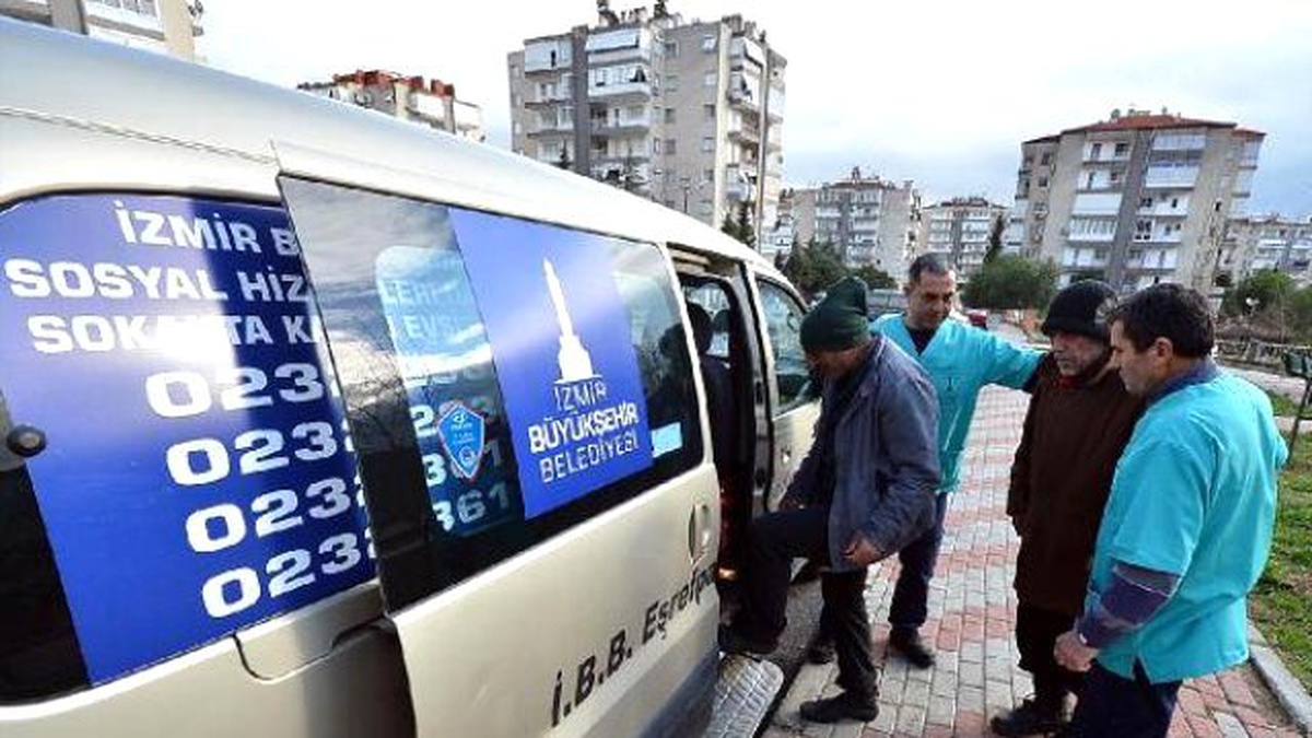 İzmir Büyükşehir Belediyesi\'nden Evsizlere Yardım Eli
