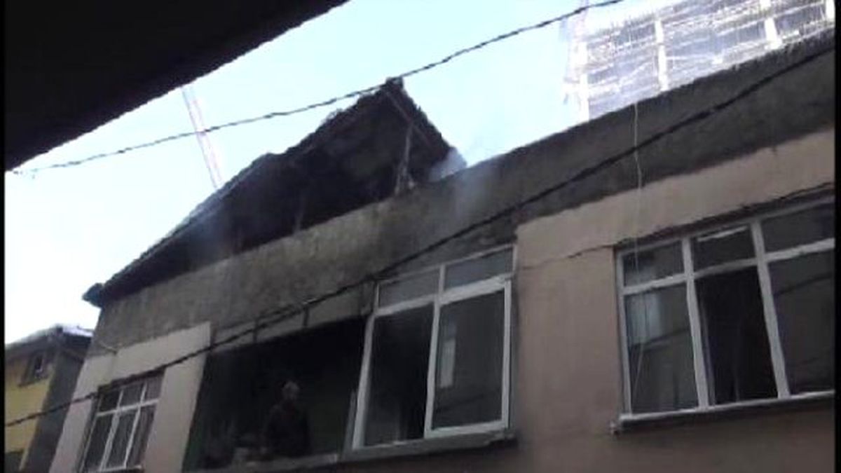 Kadıköy\'de 2 Katlı Evde Çıkan Yangında 1 Kişi Hayatını Kaybetti