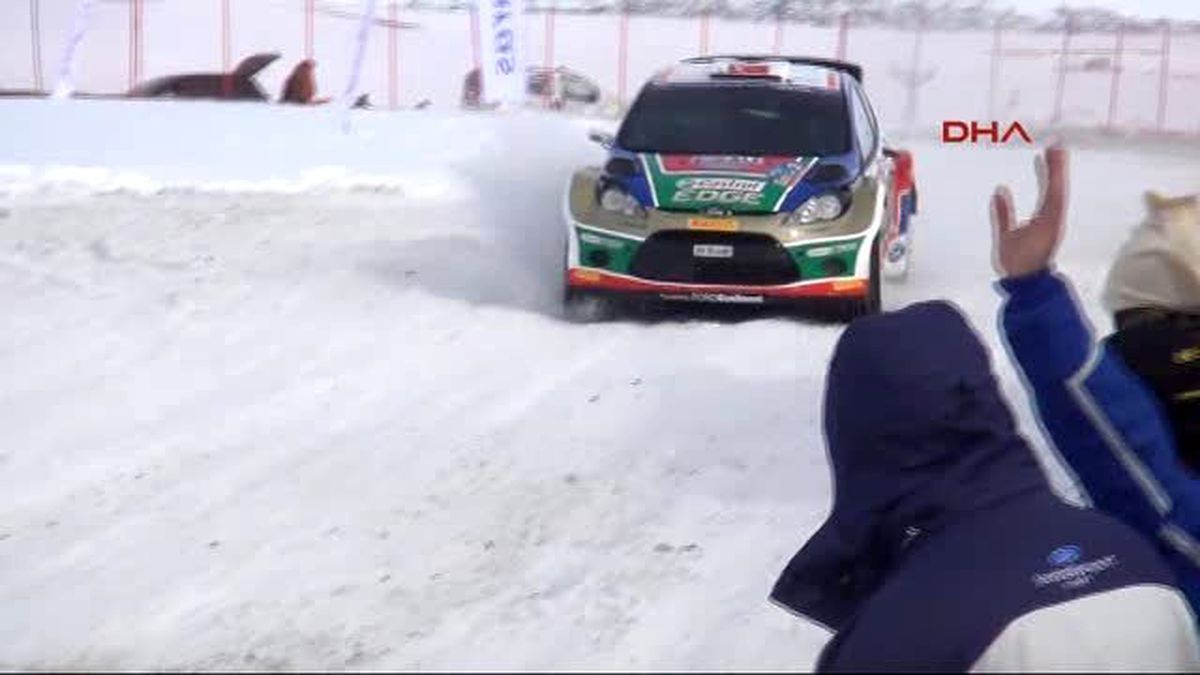 Kars-Murat Bostancı\'dan Buzda Rally Şov