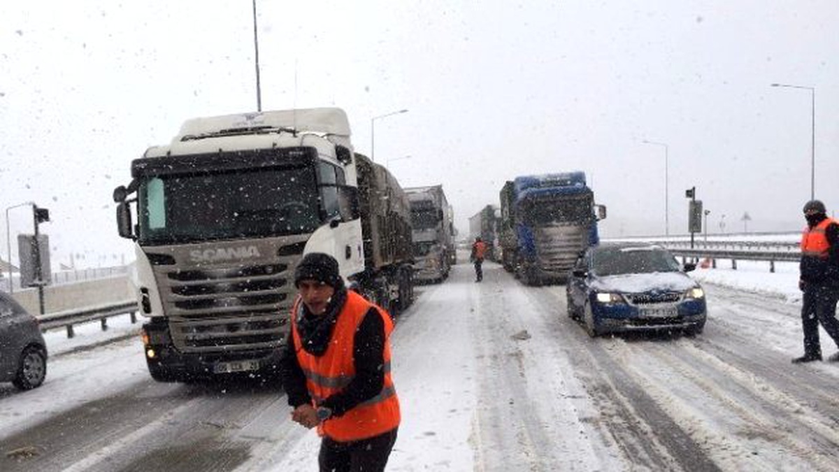 Kayan Tır, Bolu Tünellerini Trafiğe Kapattı