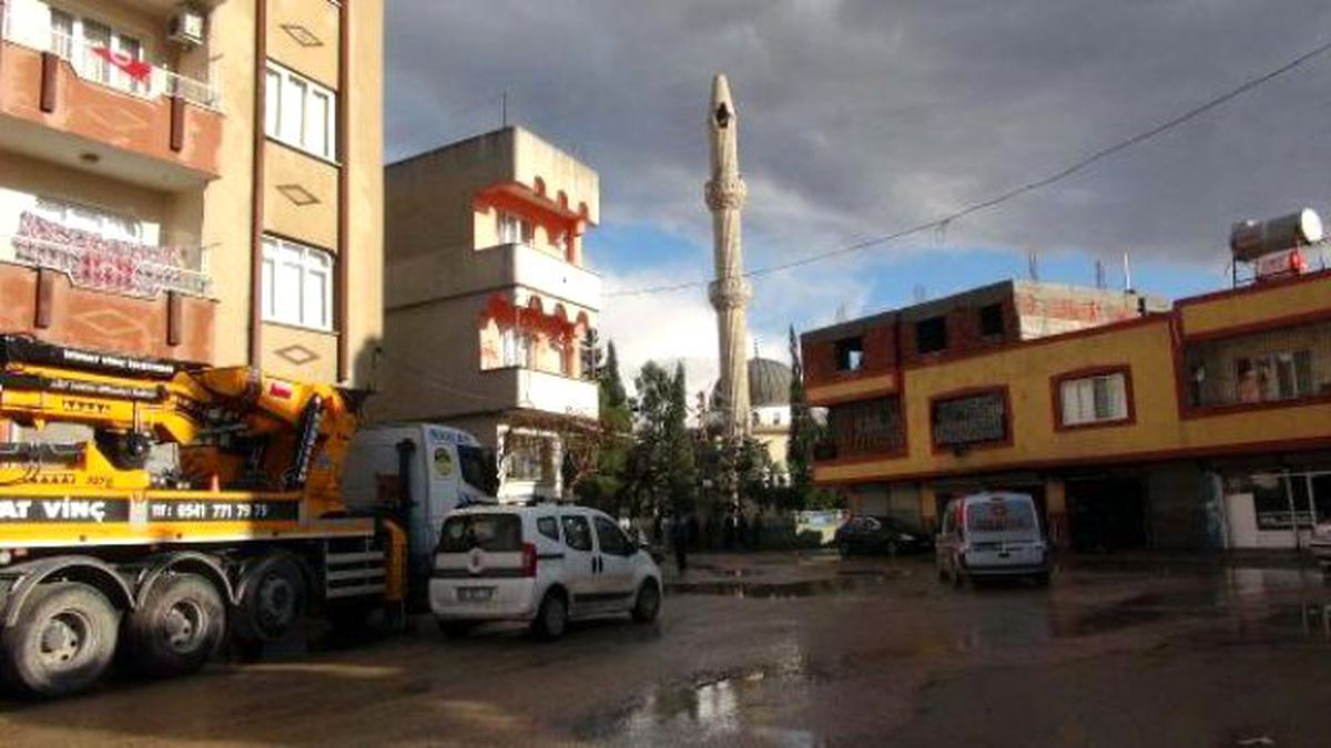 Kilis\'te Minareye Yıldırım Düştü