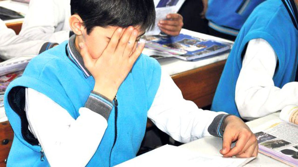Kötü Karne Alan Çocuğa Nasıl Davranmalı?