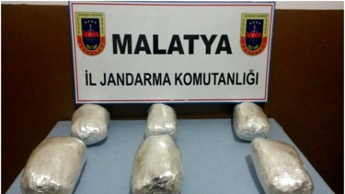 Malatya\'da Kaçak Sigara ve Esrar Ele Geçirildi