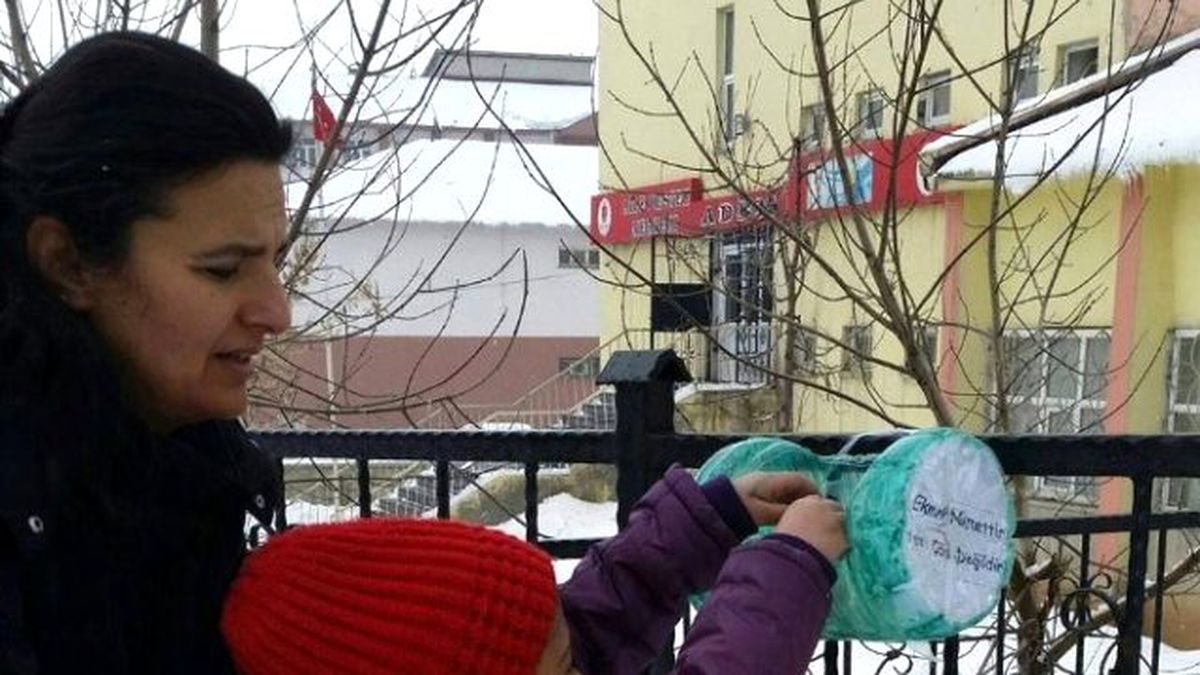 Minik Öğrenciler Kuşlar İçin Yuva Yaptı