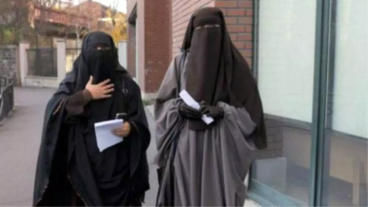 Mısır\'da Öğretim Görevlilerine Peçe Yasağı Getirildi