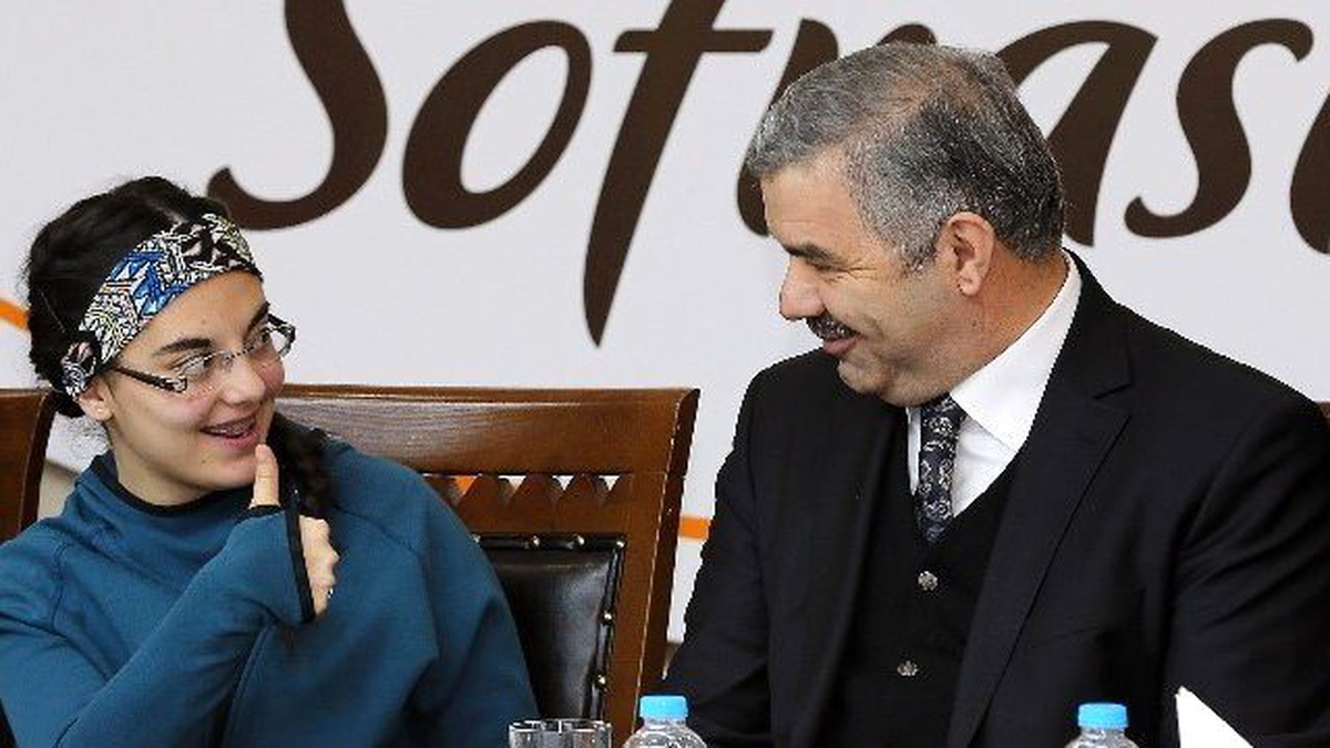 Mübarek Topraklarda Ülkemiz İçin Dua Edin"