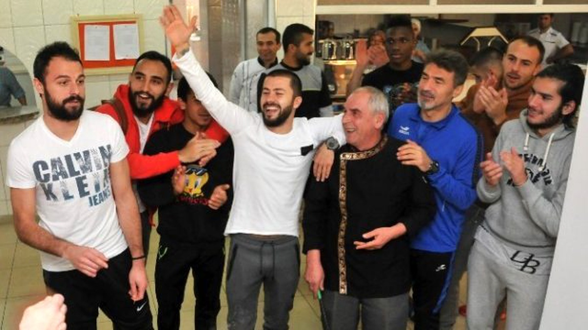 Multigrup Alanyaspor Kaptanına Doğum Günü Sürprizi
