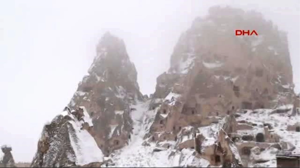 Nevşehir Peribacaları Beyaza Büründü Ayrı Bir Güzellik Kattı