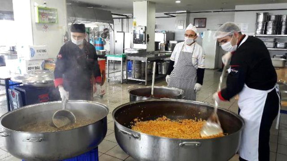 Okul Tatil Edilince Öğrencilerin Yemeğe İhtiyacı Olanlara Gitti