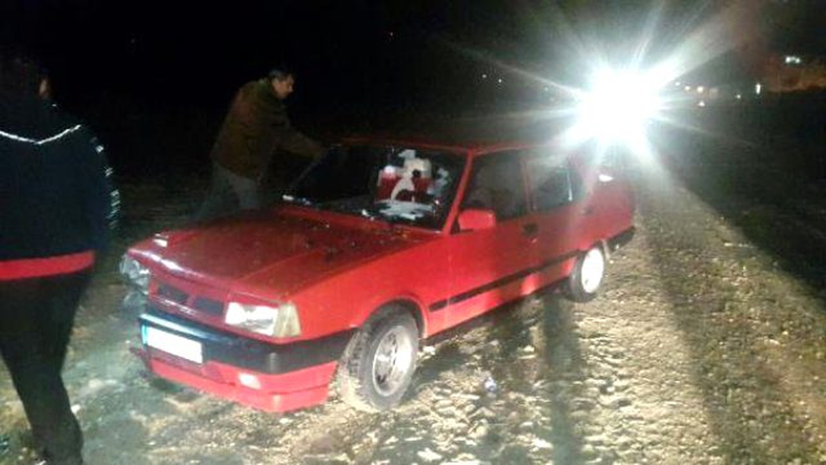 Otomobilin Çarptığı 2 Üniversite Öğrencisi Yaralandı