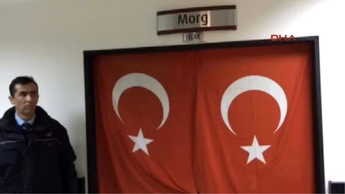 Şehidin Kız Arkadaşı Uğurlanana Kadar Kapıdan Ayrılmadı