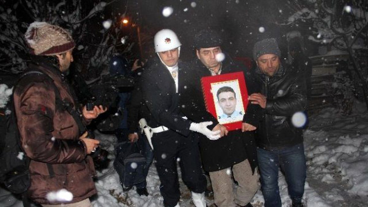 Şehit Polisin Cenazesi Baba Ocağına Getirildi